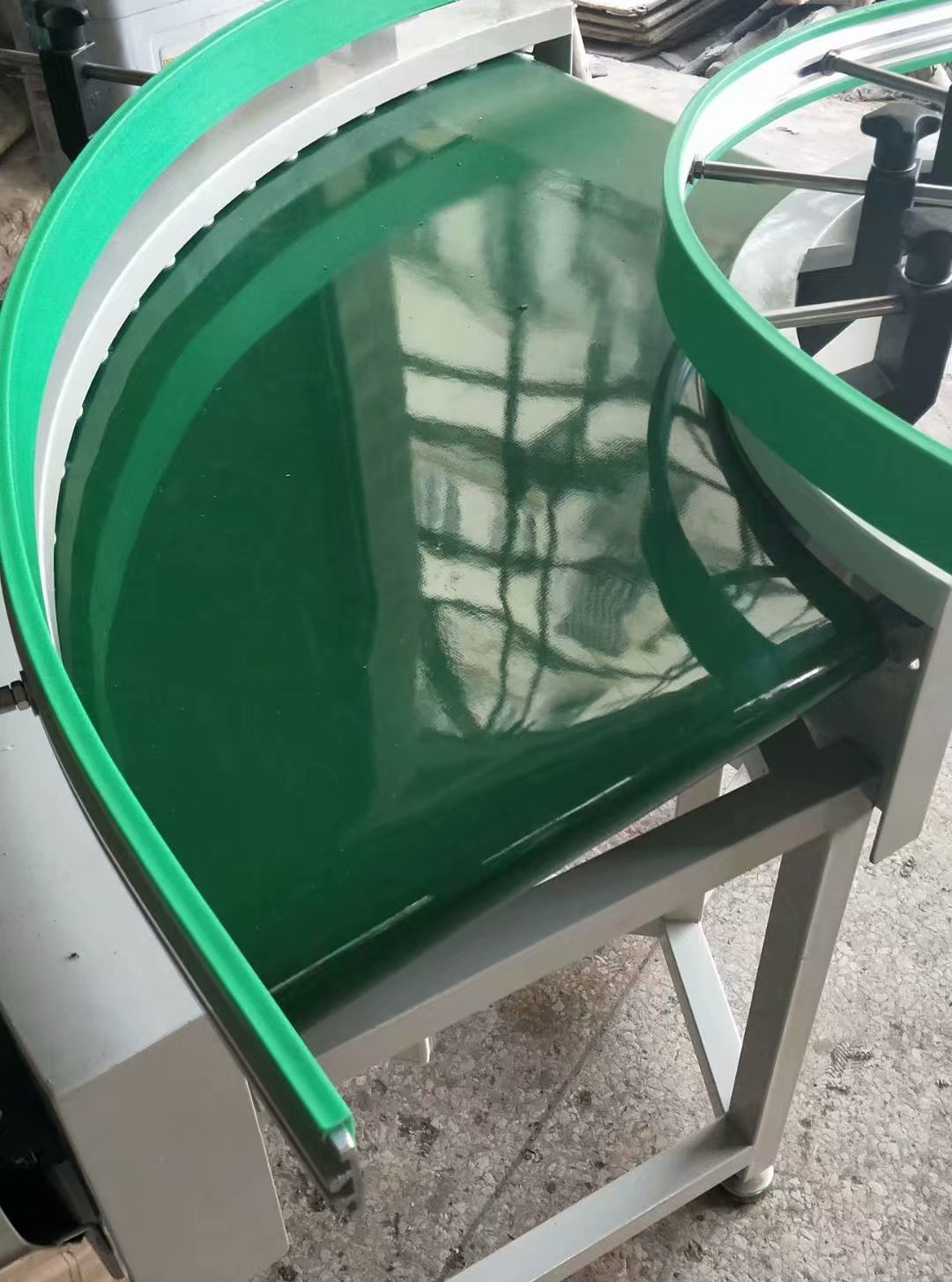 轉(zhuǎn)彎輸送機.jpg 轉(zhuǎn)彎輸送機.jpg